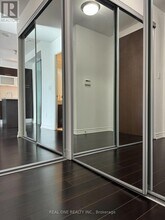 386 Yonge St in Toronto, ON - Building Photo - Building Photo