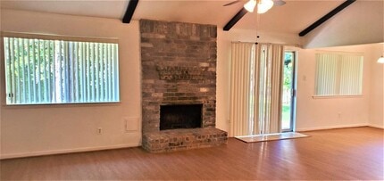 319 Fir Ridge Dr in Huffman, TX - Building Photo - Building Photo