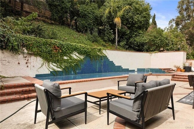 4007 Alta Mesa Dr in Los Angeles, CA - Building Photo - Building Photo