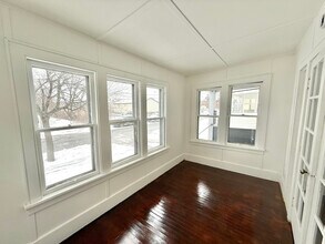 736 N Pearl St, Unit 1F in Menands, NY - Foto de edificio - Building Photo