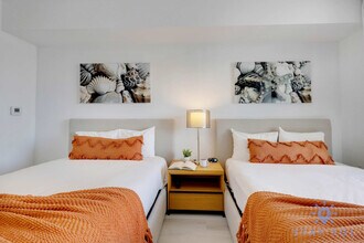 2602 E Hallandale Beach Blvd in Hallandale Beach, FL - Building Photo - Building Photo