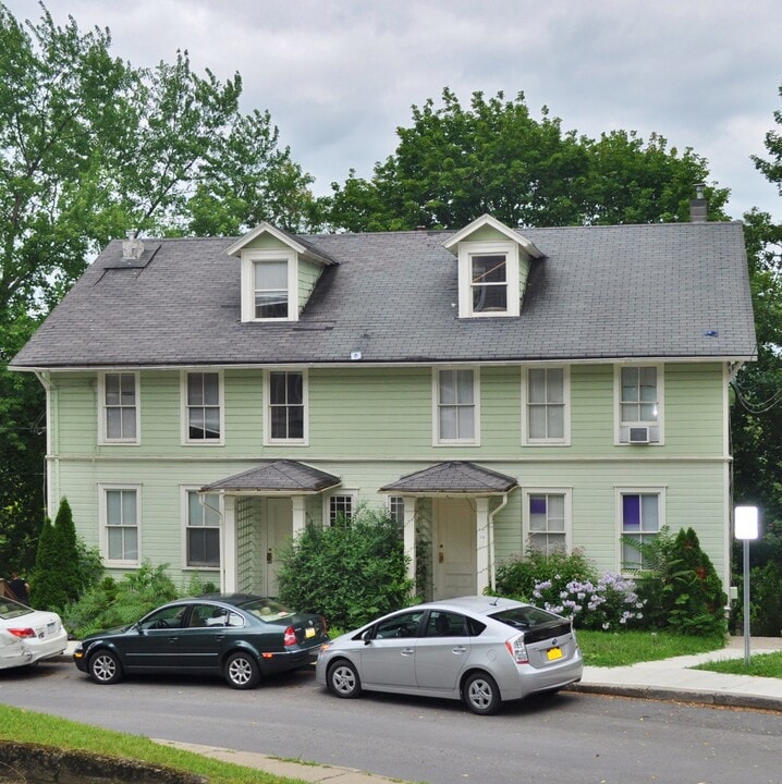 112 Highland Pl, Unit 1 in Ithaca, NY - Foto de edificio