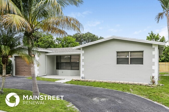 5011 NW 17th St in Lauderhill, FL - Foto de edificio - Building Photo