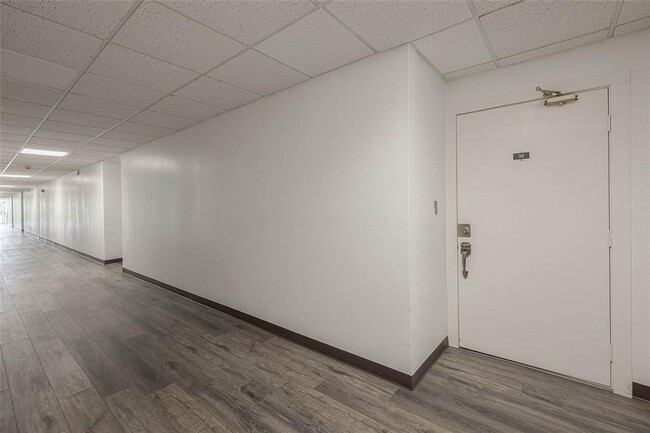 3025 Walnut Bend Ln in Houston, TX - Building Photo - Building Photo