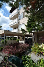 Hawthorne House Apartments in Seattle, WA - Building Photo - Building Photo