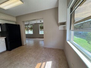 2402 Ecuadorian Way, Unit 40 in Clearwater, FL - Building Photo - Building Photo
