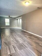 1347 Greenoak Dr-Unit -101 in Houston, TX - Building Photo - Building Photo