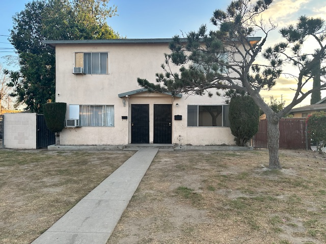 5104 1/2 Live Oak St in Bell Gardens, CA - Foto de edificio