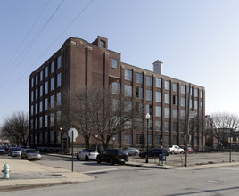 Real Silk Lofts in Indianapolis, IN - Foto de edificio - Building Photo