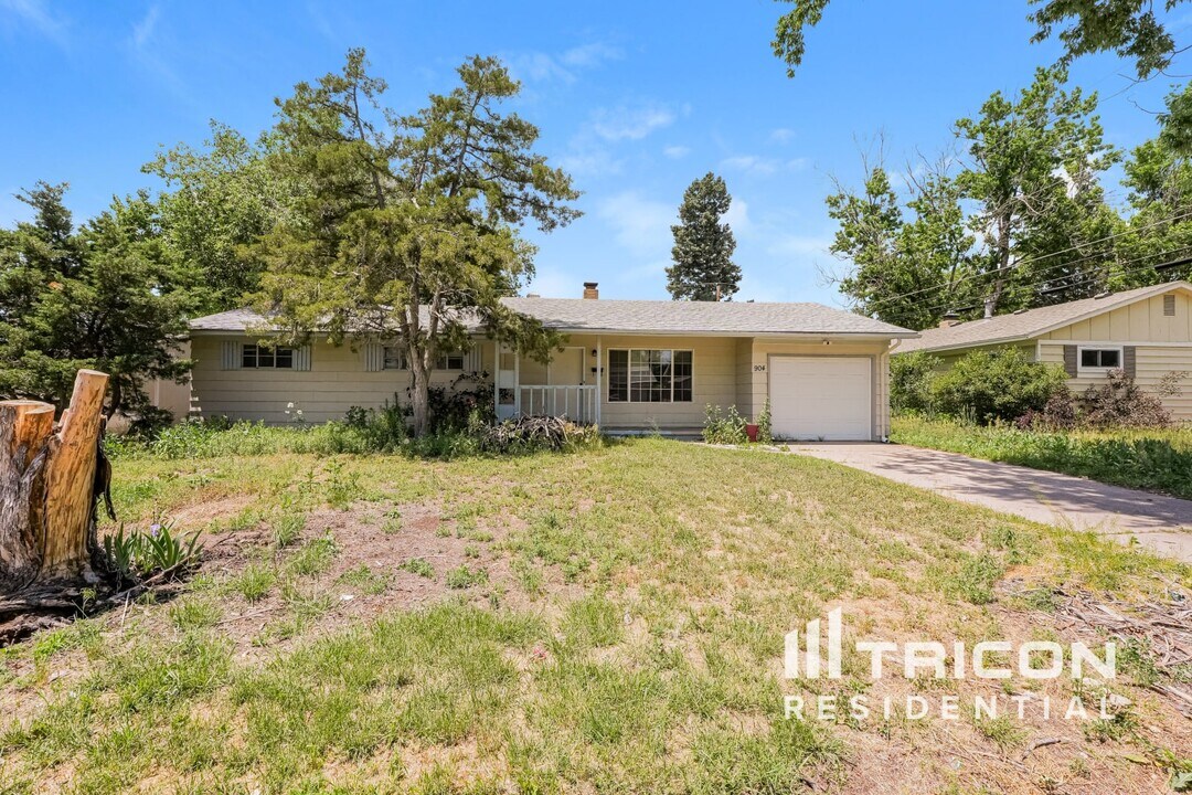 904 Tamarack Dr in Colorado Springs, CO - Building Photo