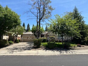3040 Big Bear Dr in Roseville, CA - Foto de edificio - Building Photo