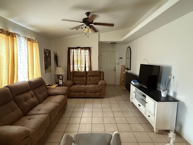 736 Las Brisas Blvd in San Luis, AZ - Building Photo - Building Photo