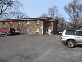 10 St Paul St, Unit 7 in Grayslake, IL - Building Photo