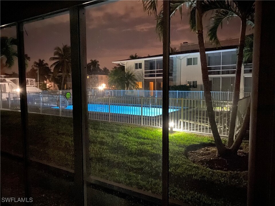 1417 Chesapeake Ave in Naples, FL - Building Photo