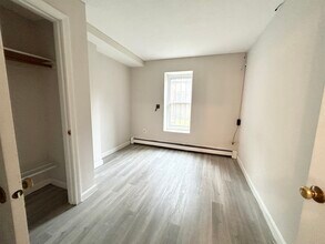 74 Hammond St, Unit 1 in Boston, MA - Foto de edificio - Building Photo