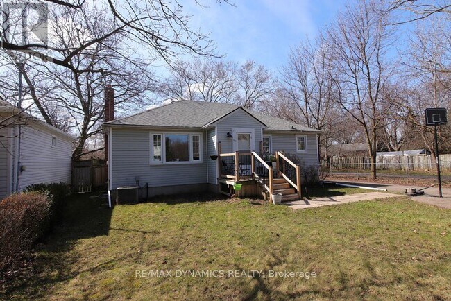 26 Beamer Ave in St Catharines, ON - Building Photo - Building Photo