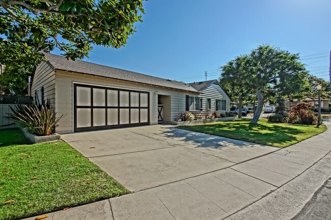 7800 McConnell Ave in Los Angeles, CA - Building Photo - Building Photo