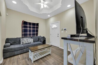 2037 Diaz Ave in McAllen, TX - Building Photo - Building Photo