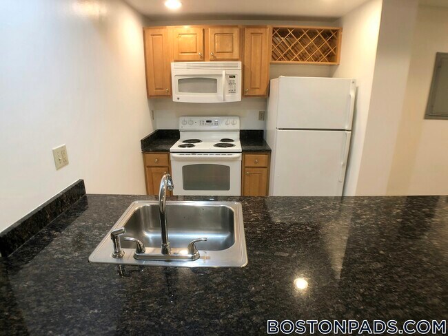 40 Queensberry St in Boston, MA - Building Photo - Building Photo