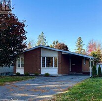 2226 Tawney Rd in Ottawa, ON - Building Photo