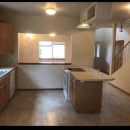 1176 Bunker Ave in Woodburn, OR - Building Photo - Building Photo