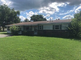 915 W Almar St in Malden, MO - Building Photo