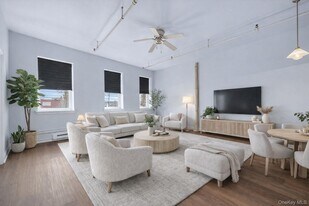 23 W Main St in Middletown, NY - Building Photo