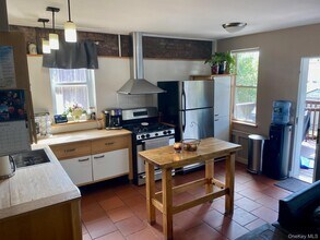 462 W Chester St in Long Beach, NY - Building Photo - Building Photo