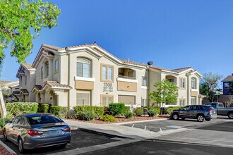 1500 Ruby Cliffs Ln, Unit 201 in Las Vegas, NV - Building Photo - Building Photo