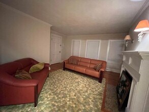 162 East Side Pkwy in Newton, MA - Building Photo - Building Photo