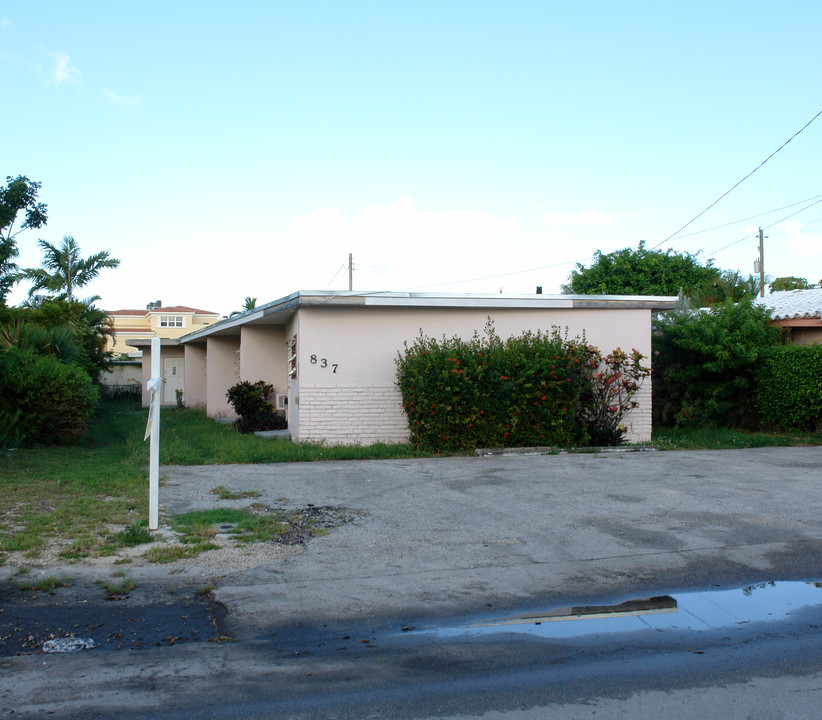 847 NE 17th Ave in Fort Lauderdale, FL - Building Photo