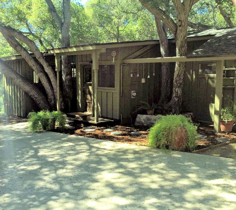 20946 Fontaine Rd in Topanga, CA - Building Photo