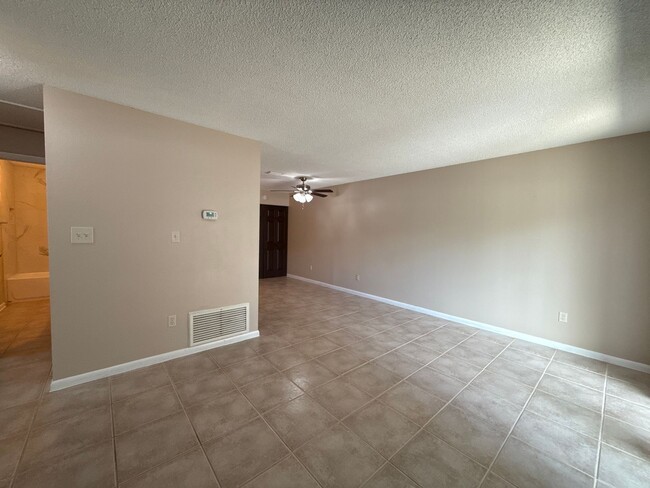 2040 SE 40th Street Rd in Ocala, FL - Foto de edificio - Building Photo