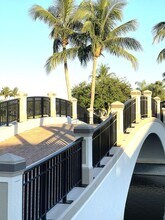 3592 Islandwalk Cir in Naples, FL - Foto de edificio - Building Photo