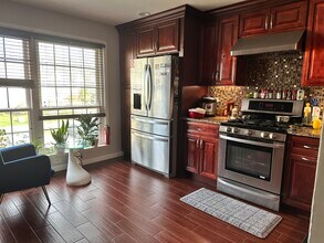 4506 Stonehedge Rd in Edison, NJ - Foto de edificio - Building Photo