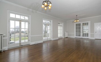 10 Hanford Ave, Unit 1 in New Rochelle, NY - Building Photo - Building Photo