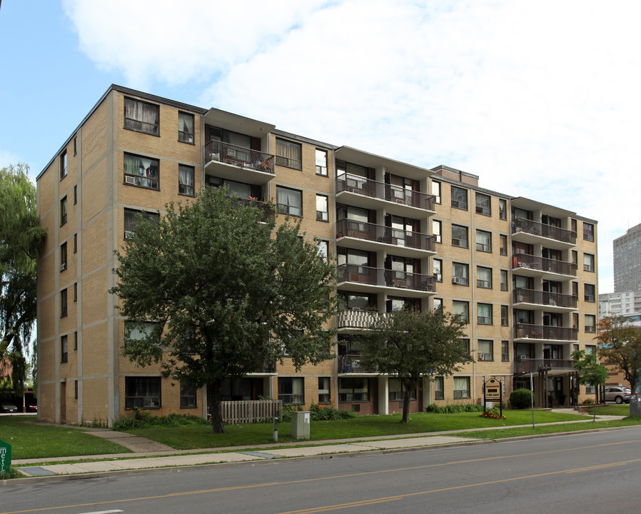 Daleside Court in Toronto, ON - Building Photo