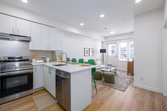 55 Shawnee Blvd SW in Calgary, AB - Building Photo - Interior Photo