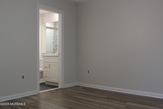 17 Honeysuckle Ln in Red Bank, NJ - Building Photo - Building Photo