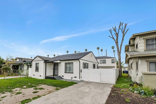 property at 3841 Arlington Ave