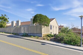 12 Byron Cir in Mill Valley, CA - Building Photo - Building Photo