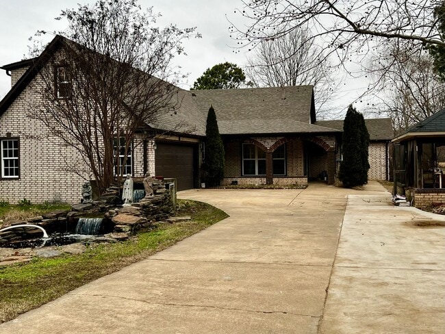 property at 3220 Horseshoe Trail