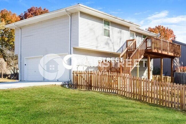 7351 N Mulberry Dr in Kansas City, MO - Building Photo - Building Photo