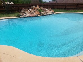 1201 Post Oak Ln in Desoto, TX - Foto de edificio - Building Photo