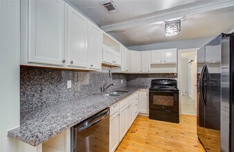 15510 Cypress Garden Dr in Tomball, TX - Building Photo - Building Photo