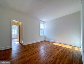 336 Lombard St, Unit UNIT 113 in Philadelphia, PA - Building Photo - Building Photo