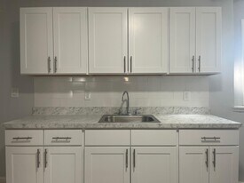 8 Rutgers Ave, Unit BSMT in Jersey City, NJ - Building Photo