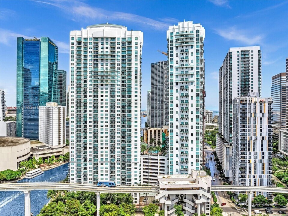 41 SE 5th St, Unit 1901 in Miami, FL - Foto de edificio