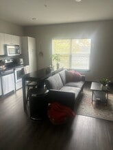 5 Lincoln Ave in Iowa City, IA - Building Photo - Interior Photo