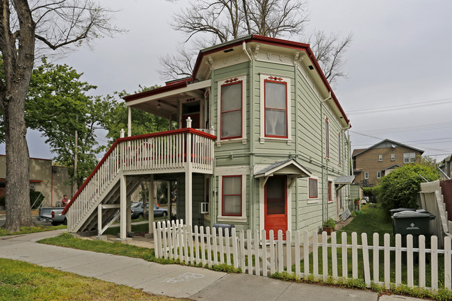 Fourplex in Sacramento, CA - Building Photo - Building Photo